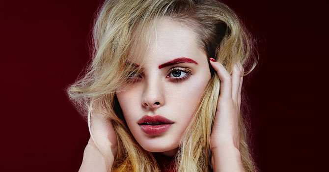 الحواجب الملونة صرعة غريبة لمظهر ربيعي منعش