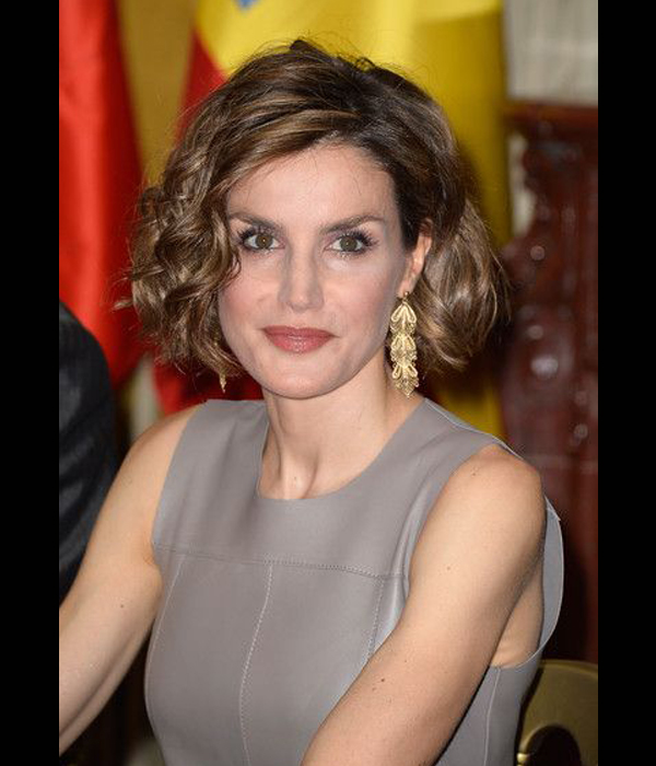 الأميرة letizia بتسريحة شعر البوب القصير المموج
