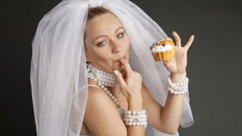 4 أطعمة تفقدك جمالكِ في ليلة العمر