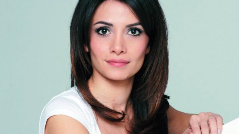 الممثلة التركية سنجول أودن تراعي الأزمة الاقتصادية المصرية