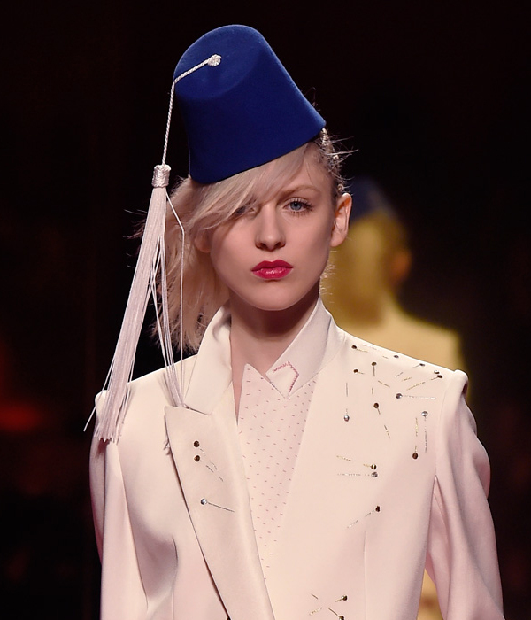موضة طرابيش الشعر من Schiaparelli couture ربيع 2015