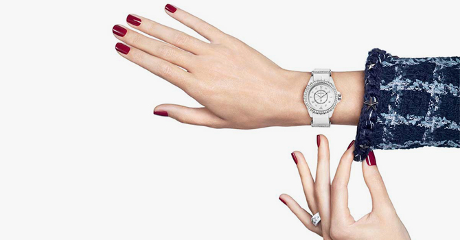 ساعة شانيل 2015 … بأناقة المرأة الفرنسية