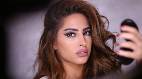فوز الفهد تطلق أحمر شفاه من ماك يعكس شخصيتها