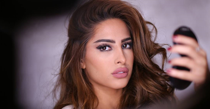 فوز الفهد تطلق أحمر شفاه من ماك يعكس شخصيتها