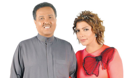 محمد عبده يبرر تقبيله ليد أصالة