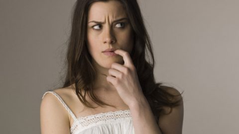 4 أخطاء ترتكبيها تدفع زوجك للخيانة