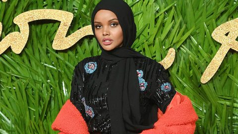 هكذا نسقت حليمة عدن إطلالتها لتلائم المحجبات