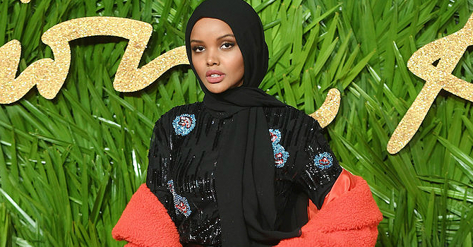 هكذا نسقت حليمة عدن إطلالتها لتلائم المحجبات