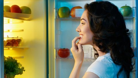 أكاذيب المعدة التي تشعركِ بالجوع الزائف