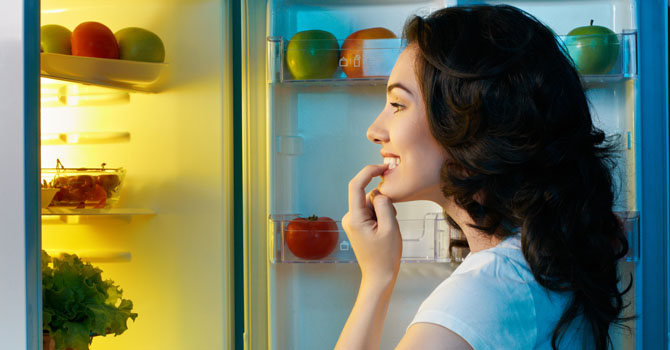 أكاذيب المعدة التي تشعركِ بالجوع الزائف