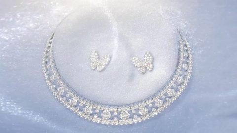 نسقي طقم مجوهراتكِ من فان كلايف أند أربيلز لإطلالة رأس السنة 2015