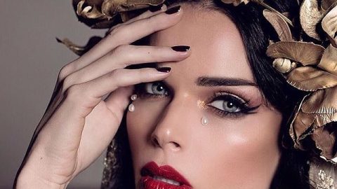 اي لاينر مزدوج مع ظلال ميتاليك واحمر شفاه احمر لسهرات صيف 2015