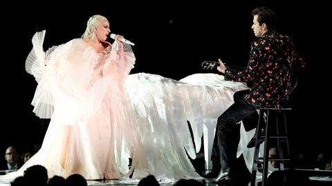 إطلالات خطفت الأنظار على مسرح الـGrammy Awards