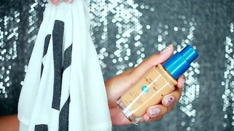 طريقة جديدة لتنظيف ملابسكِ من بقع المكياج