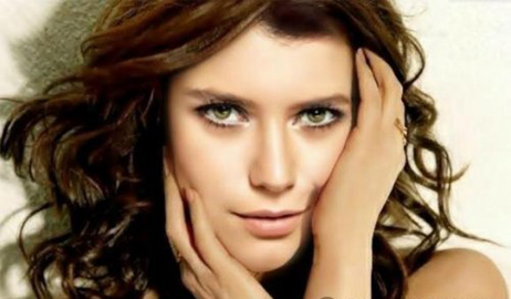 بيرين سات تصل للقمة بنجاح فيلمها الجديد