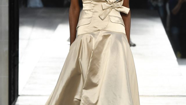 فستان بيج حرير من Alexis Mabille هوت كوتور خريف 2016
