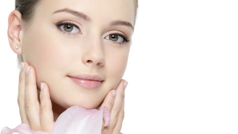 تونيك الحليب بالعسل لنضارة البشرة فى نهار رمضان