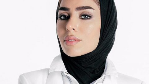 الفاشينيستا فاطمة العوضي بعدسات لاصقة ملونة
