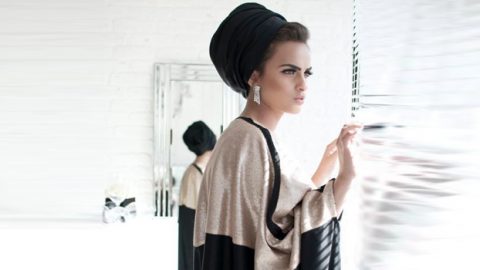 كيف ترتدي العباءة ذات الوجهين؟