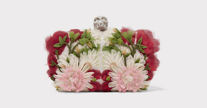 حقائب ألكسندر ماكوين 2016 تزينها ورود الربيع