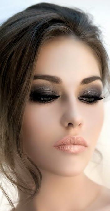 مكياج عيون دخانية مع أحمر شفاه نيود 2014