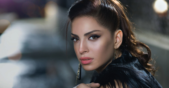 أمال ماهر تشعل مسرح ستار أكاديمي بإطلالات خلابة