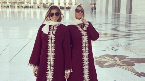 باريس هيلتون للمرة الثانية بالزي الإسلامي في أبو ظبي