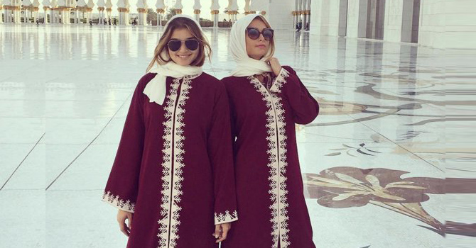 باريس هيلتون للمرة الثانية بالزي الإسلامي في أبو ظبي