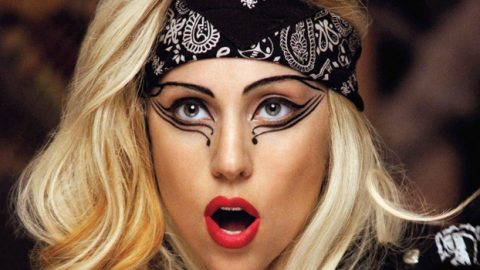 لأول مرة ليدي غاغا بإطلالة محتشمة في دبي