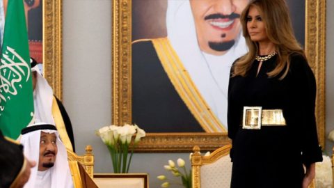 ملانيا ترامب تتألق بالإطلالات المحتشمة في الرياض