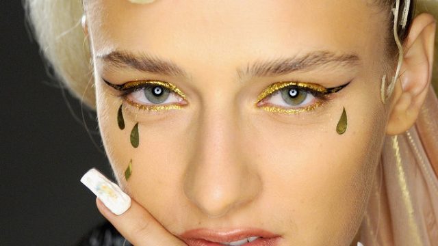 ظلال جفون ميتاليك مع الأي لاينر المجنح ربيع 2015