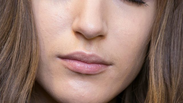 اي لاينر أبيض مع احمر شفاه نيود ربيع 2016