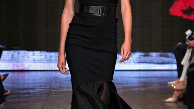 فستان أسود دونا كاران ربيع 2015