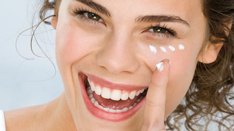 4 استخدامات جمالية أخرى لكريم العين