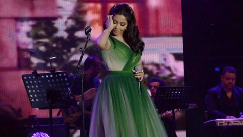 شيرين عبد الوهاب بإطلالة راقية على مسرح ضبية