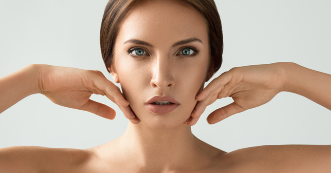 جلسات طبيعية تحتاجها بشرتك الحساسة هذا الصيف