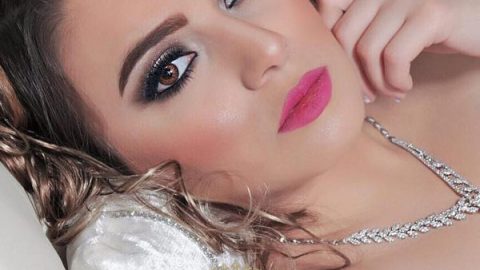 مكياج عيون دخاني مع أحمر شفاه وردي زاهي من إشراقة العنود لعروس الربيع