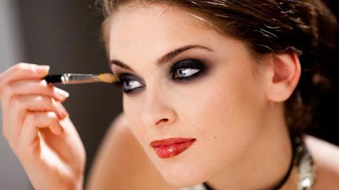 6 قواعد أساسية لتطبيق المكياج فتعلميها