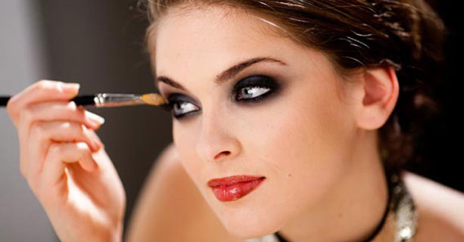 6 قواعد أساسية لتطبيق المكياج فتعلميها