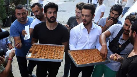نجوم تركيا يحتفلوا بعيد الفطر بطريقة مختلفة