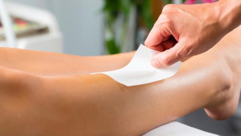 تعرفي على أسرار إزالة الشعر بالشمع البرازيلي في فصل الصيف