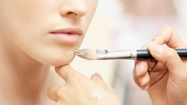 خدع تطبيق الكريم التمهيدي من خبراء تجميل المشاهير