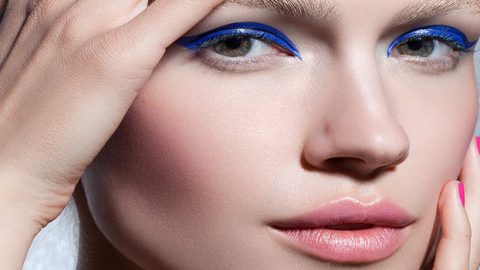 كيف تدمجين الأزرق الكوبالت في مكياج الربيع؟