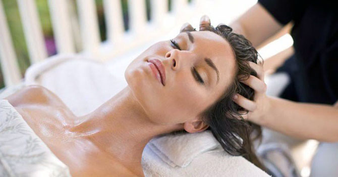 أهم فوائد تقشير فروة الرأس بالشتاء