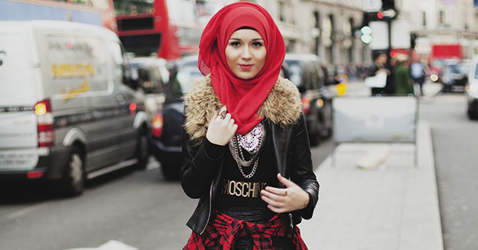 طرق أنيقة لتنسيق الفرو مع الحجاب