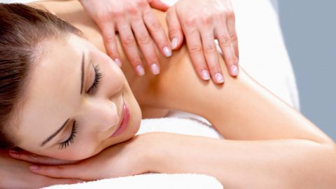 ماذا تعرفين عن فوائد جلسات المساج؟