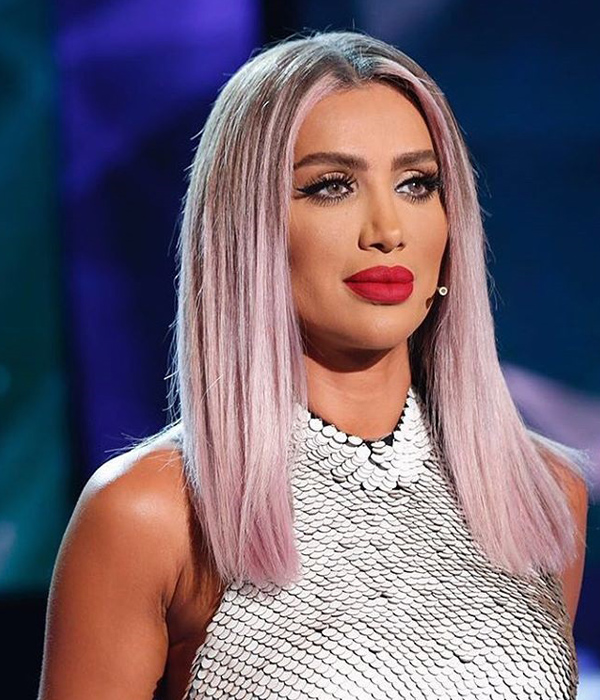 مايا دياب بصبغة شعر وردية أومبري