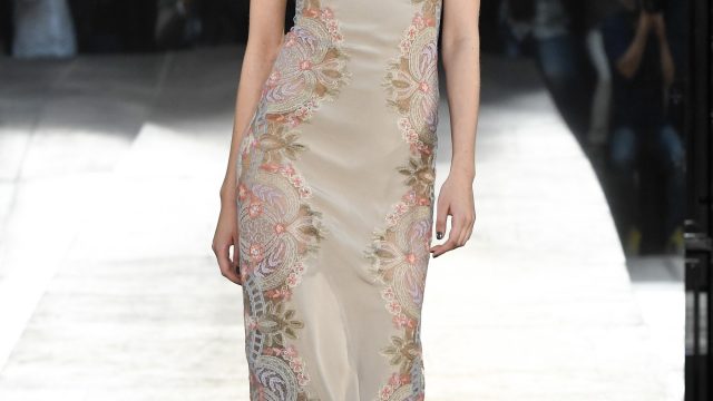 فستان بيج مطرز من Alexis Mabille هوت كوتور خريف 2016