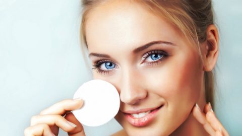 5 خطوات صحيحة لإزالة المكياج