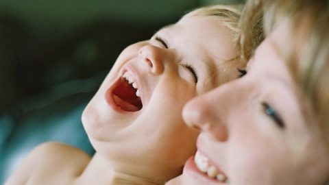 طفل رضيع للبيع علي الانترنت